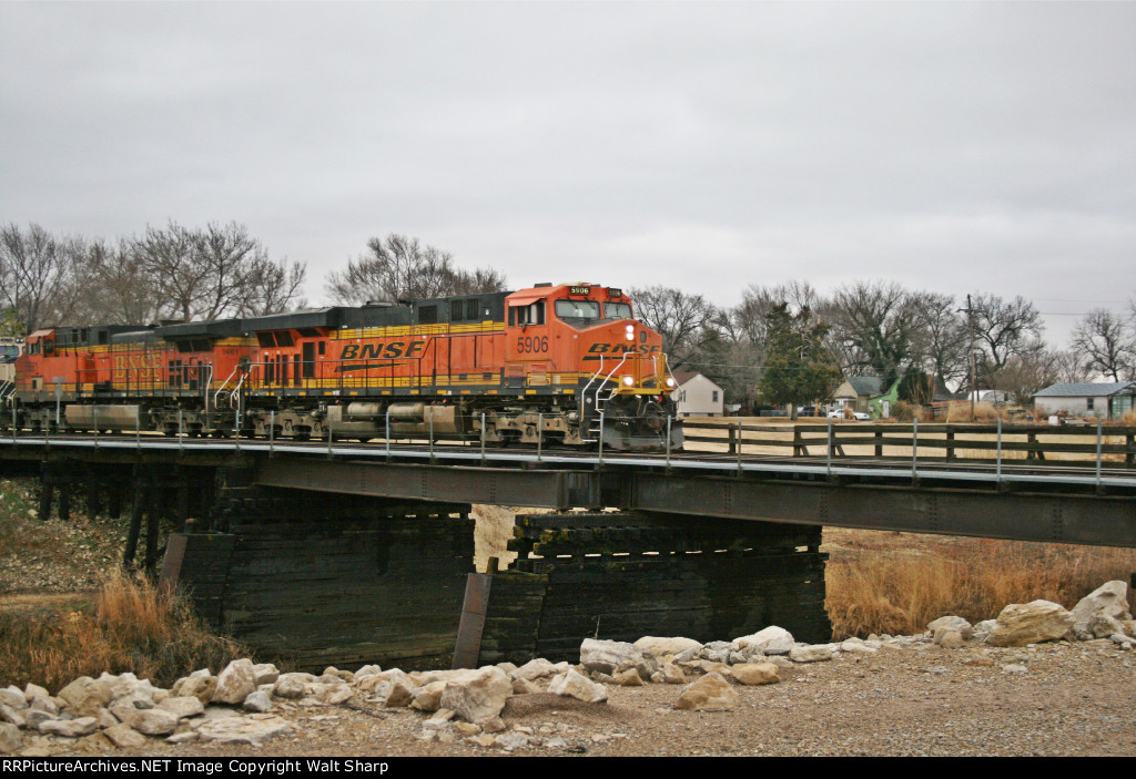 BNSF 5906